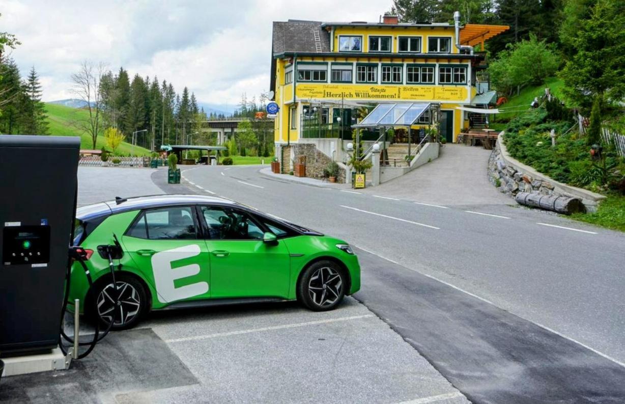 Gasthof Klug Zum Ehrensepp Modriach Exterior foto